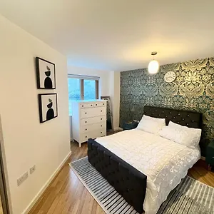 2 Bedroom Near Olympic Park With Free Parking , London United Kingdom